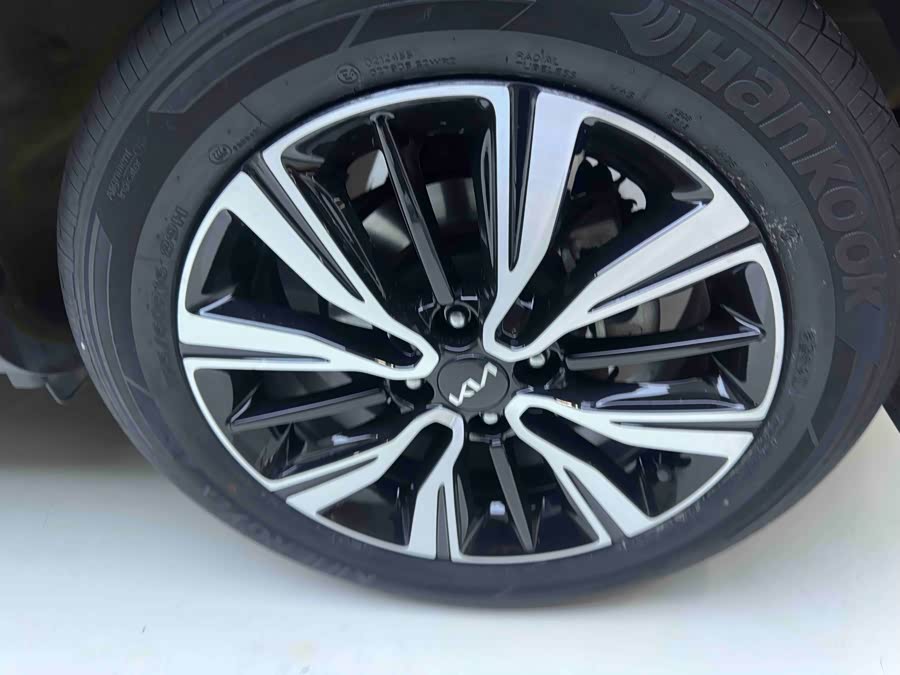 Kia 2021 car image #23