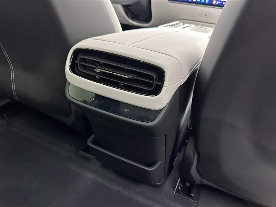 MI SU7 2025 car image #23