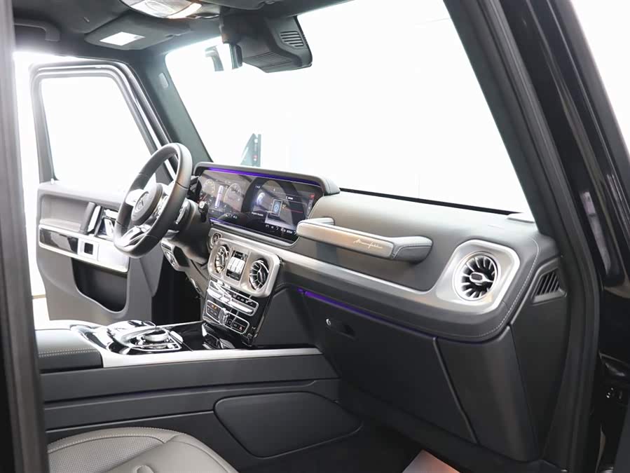 Mercedes-Benz 2025 car image #23