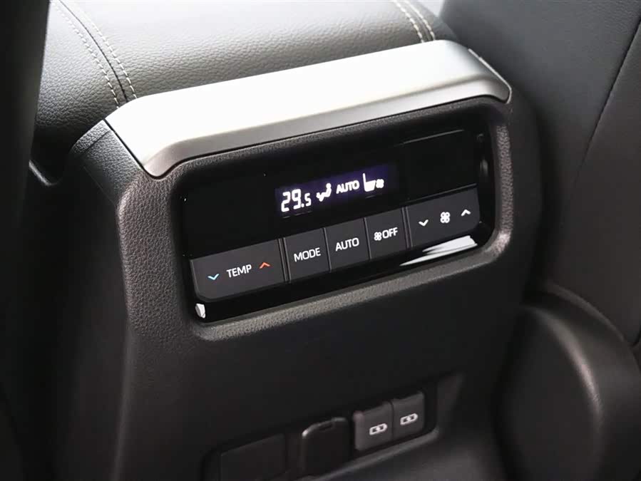 Toyota Land Cruiser Prado 2025 car image #23