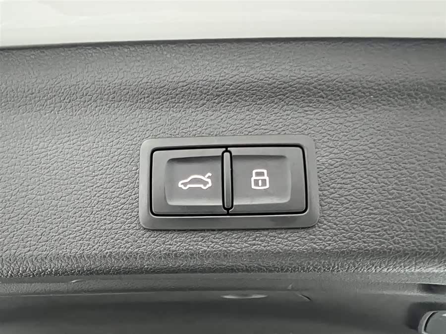 Audi Q3 2021 car image #23