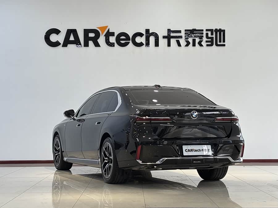 BMW 7 Series 2024 car image #23