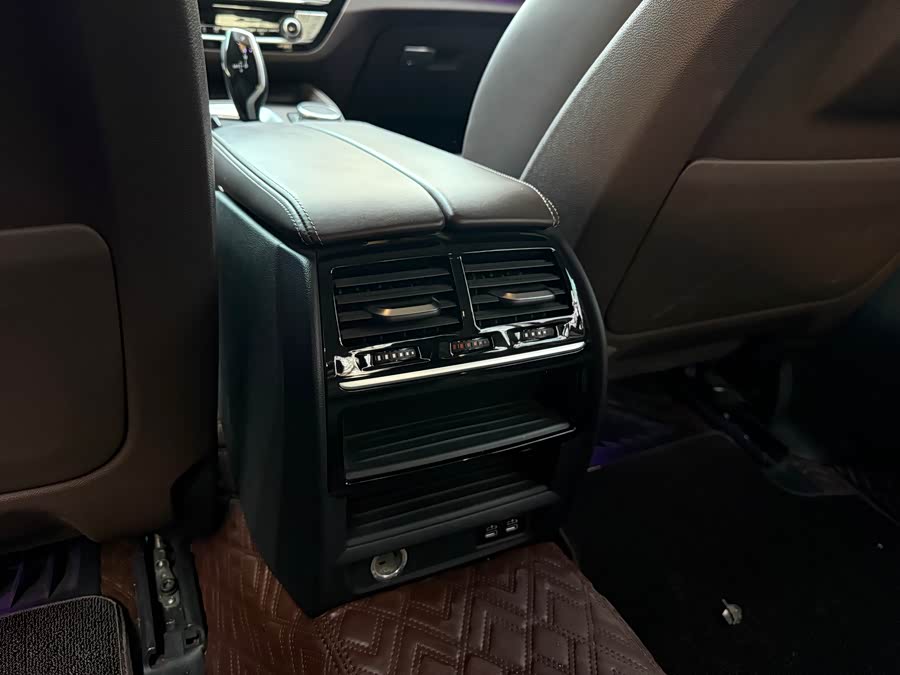 BMW 5 Series New Energy 2020 car image #23