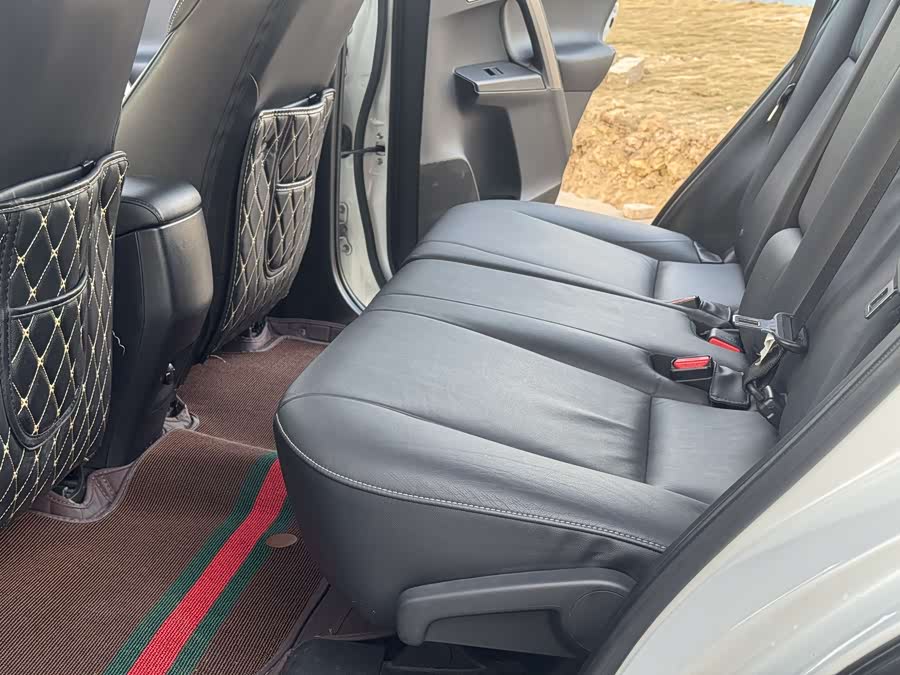 Toyota RAV4 2017 car image #23
