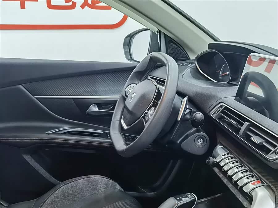 Peugeot 5008 2020 car image #23