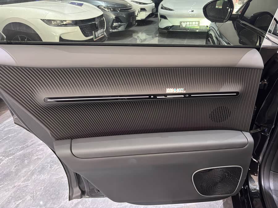 Avatr 12 2024 car image #23