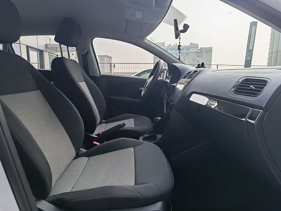 Volkswagen Polo 2019 car image #23