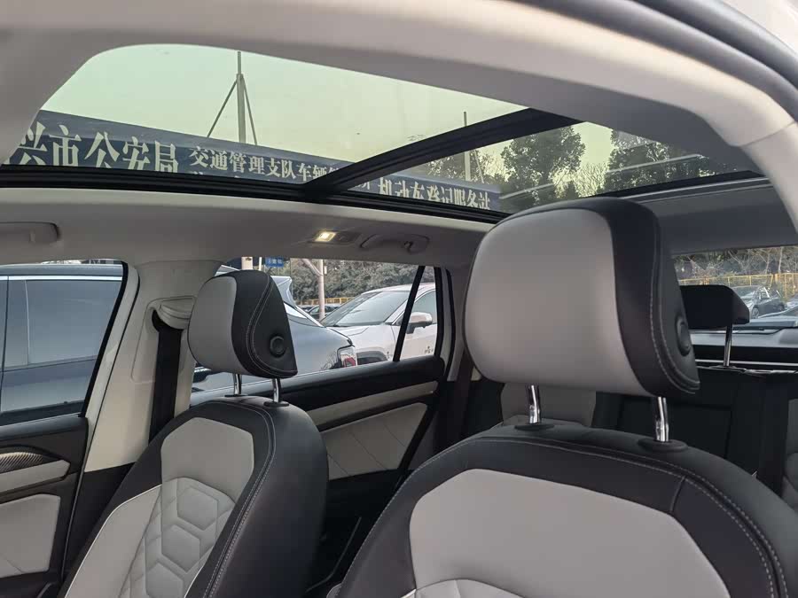 Volkswagen Tayron 2023 immagine di auto #23