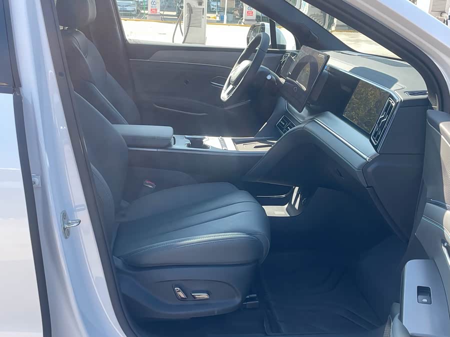 BYD SongL DM-i 2025 #23 BYD SongL DM-i 2025 car image #23