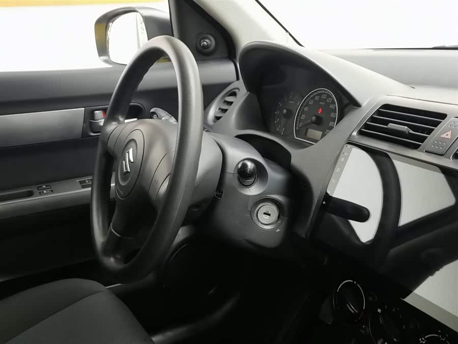 Suzuki Swift 2012 car image #23