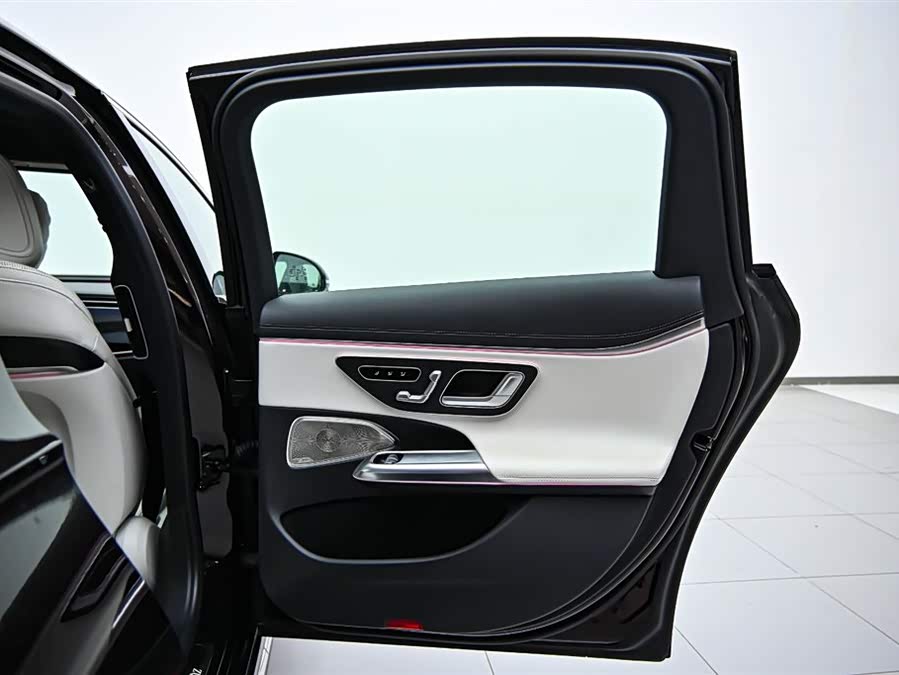 Mercedes-Benz E Class 2023 car image #23