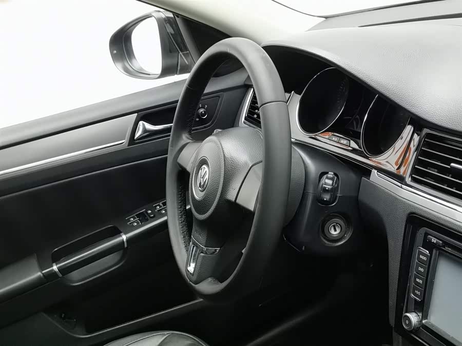 Volkswagen Bora 2013 car image #23