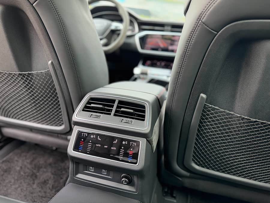 Audi RS 6 2023 car image #23