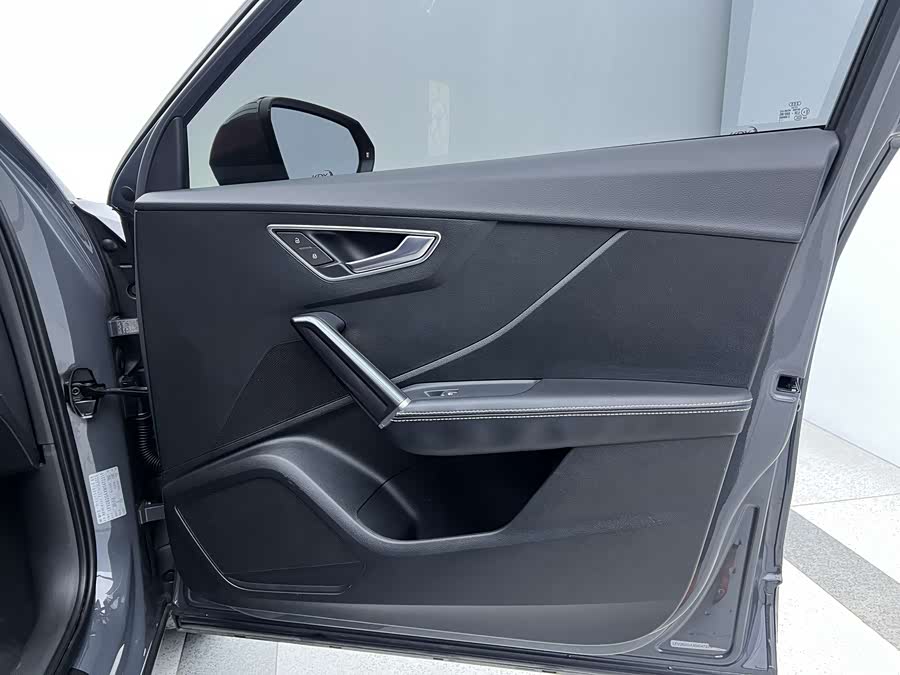 Audi Q2L 2021 car image #23
