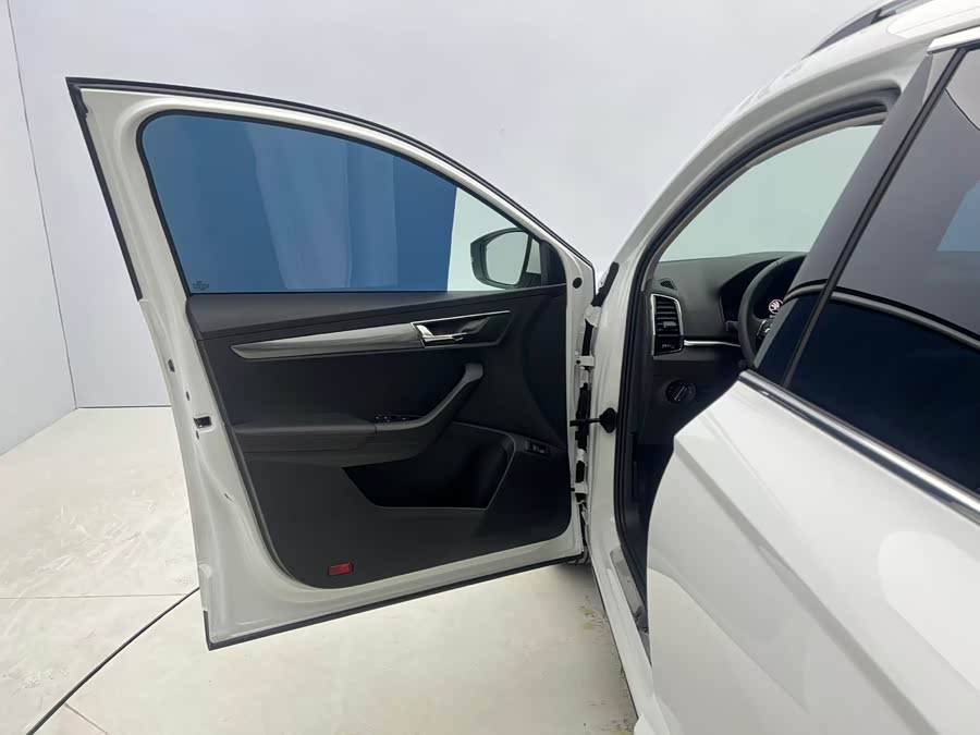 Skoda Karoq 2023 изображение автомобиля #23