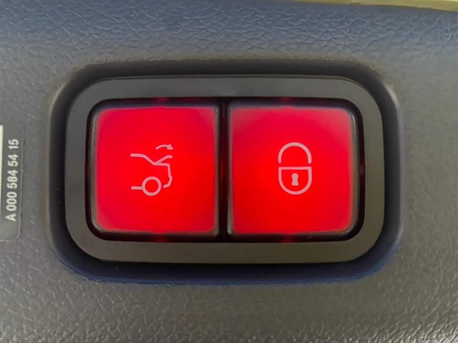 Mercedes-Benz E Class 2025 car image #23