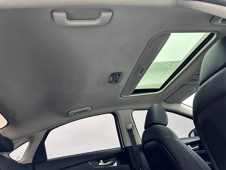 Kia K3 2019 car image #23