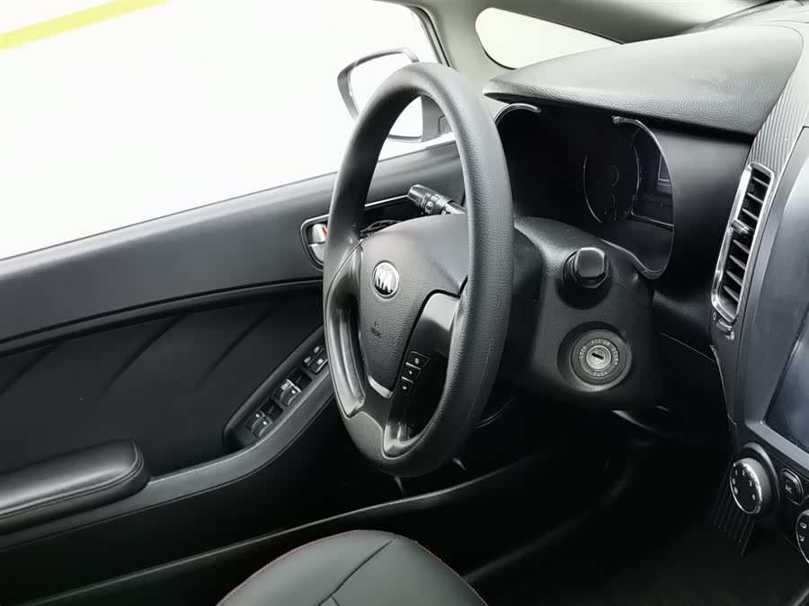 Kia K3 2016 car image #23