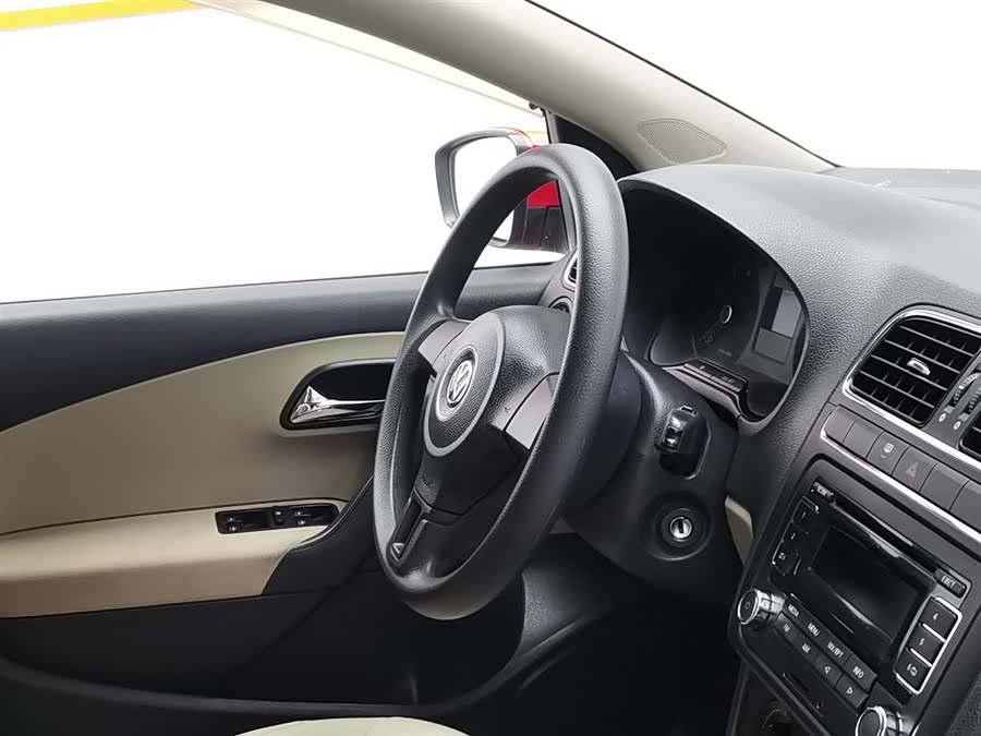 Volkswagen Polo 2012 car image #23
