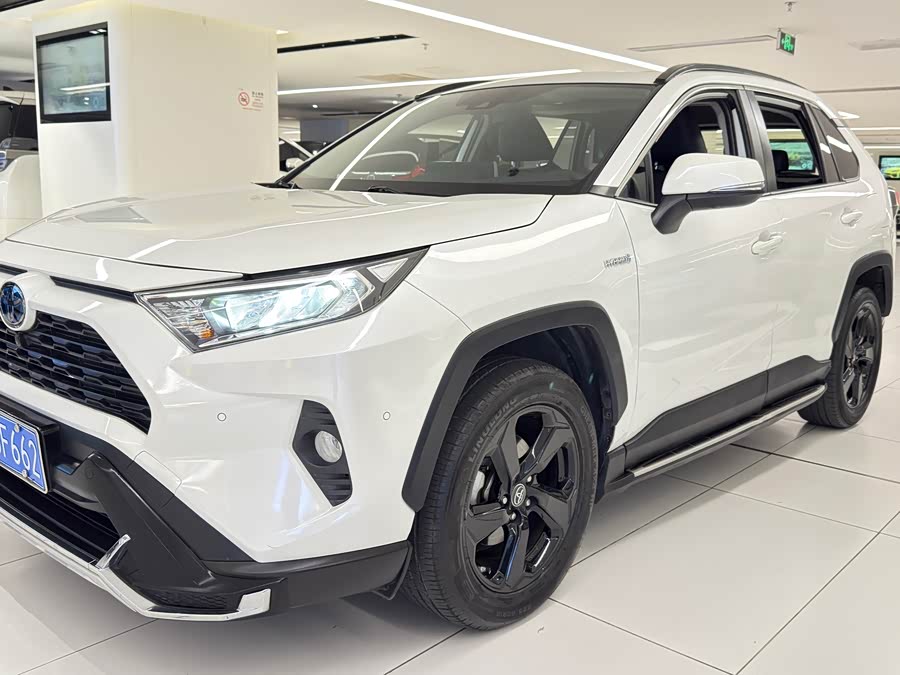 Toyota RAV4 2021 car image #23