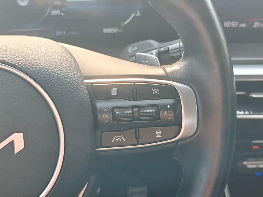 Kia K5 2021 car image #23