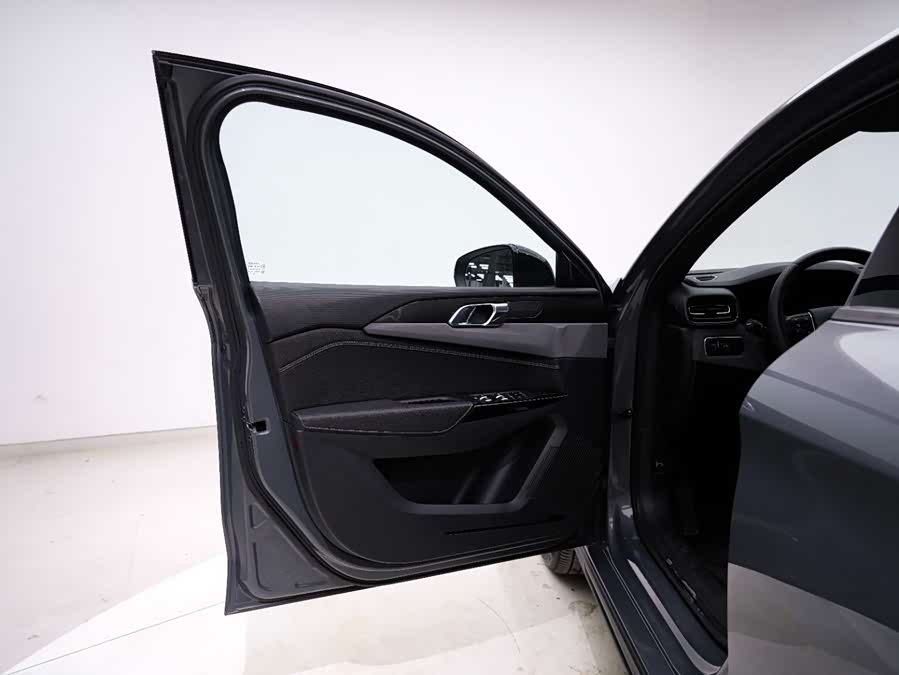 Lynk & Co 02 2020 car image #23