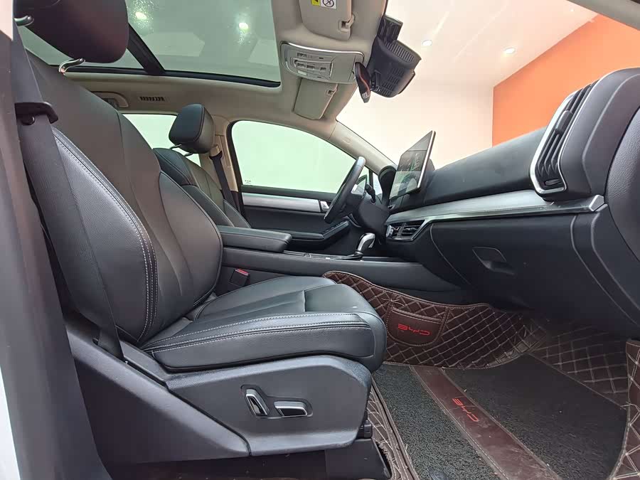 BYD Tang 2018 #23 BYD Tang 2018 car image #23
