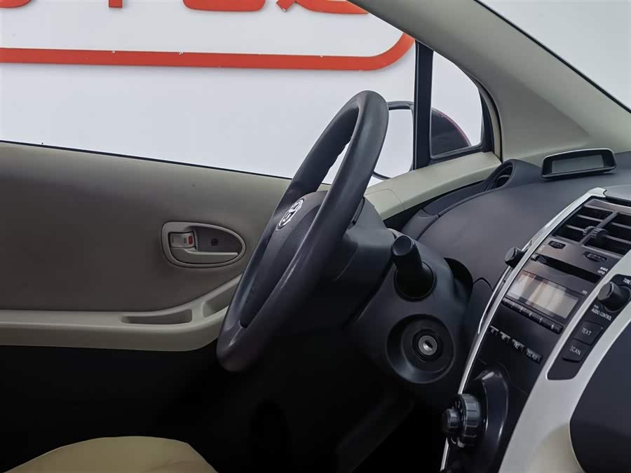 Toyota Yaris 2012 imagen de coche #23