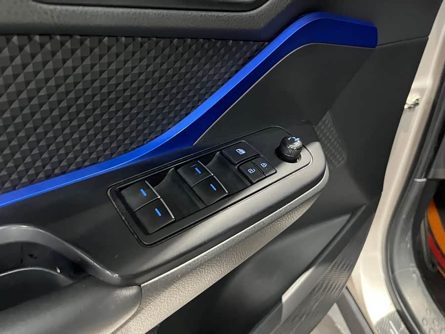 Toyota C-HR 2023 immagine di auto #23