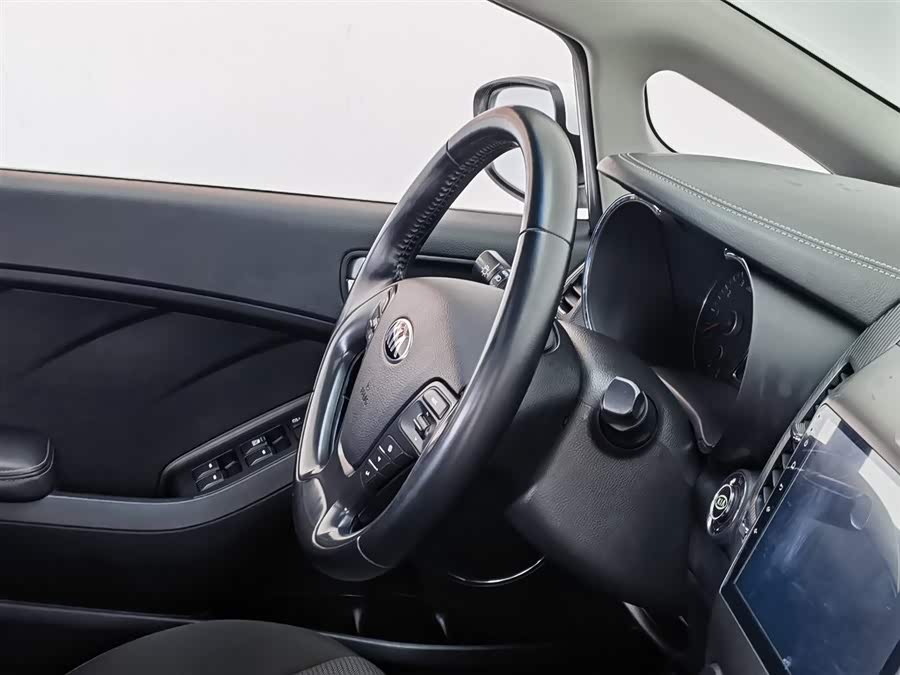 Kia K3 2017 car image #23