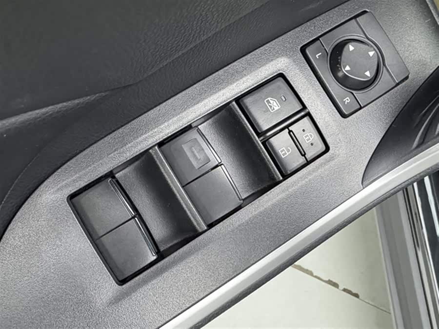 Toyota RAV4 2022 car image #23