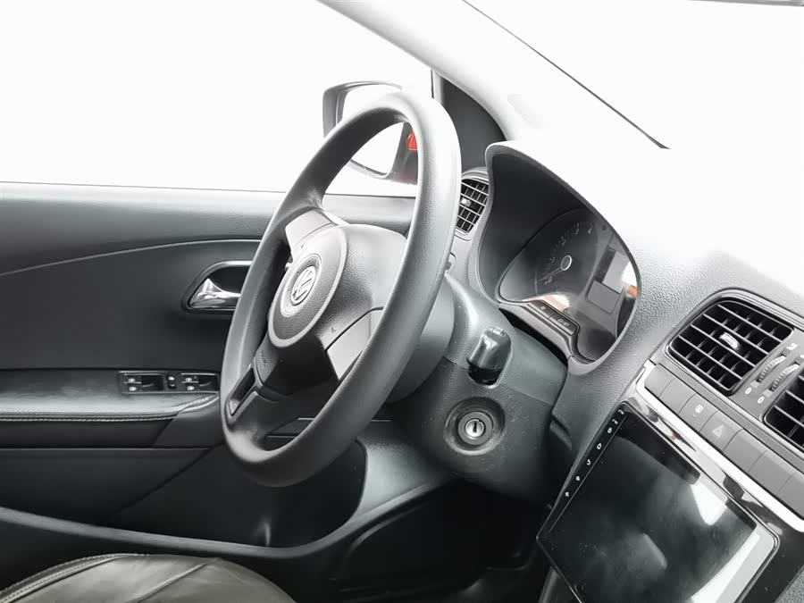 Volkswagen Polo 2012 car image #23