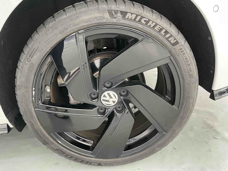 Volkswagen Golf 2021 car image #23