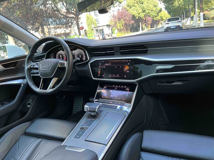 Audi A7 2021 car image #23