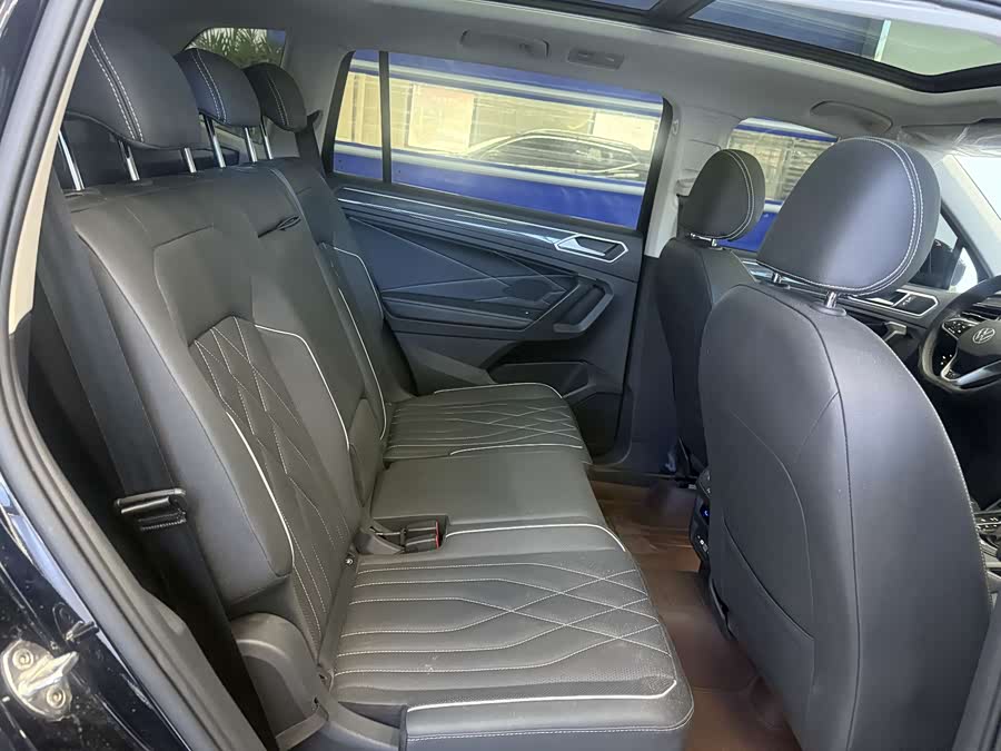Volkswagen Tiguan L 2021 car image #23
