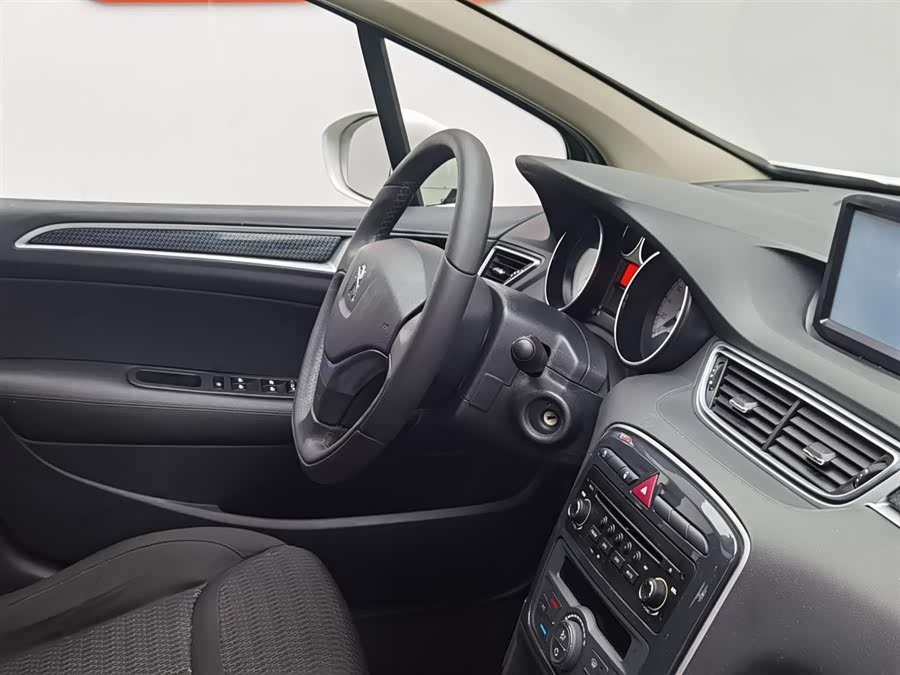 Peugeot 308 2015 car image #23