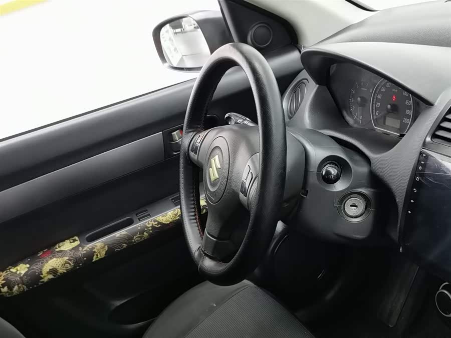 Suzuki Swift 2013 car image #23
