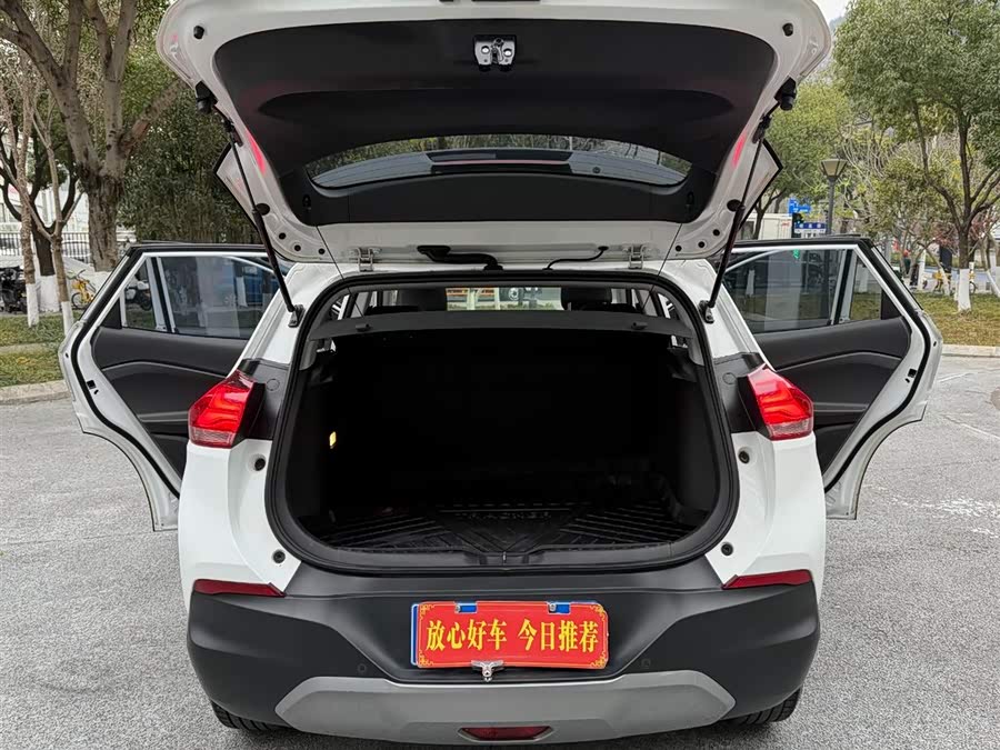 Chevrolet Tracker 2021 изображение автомобиля #23