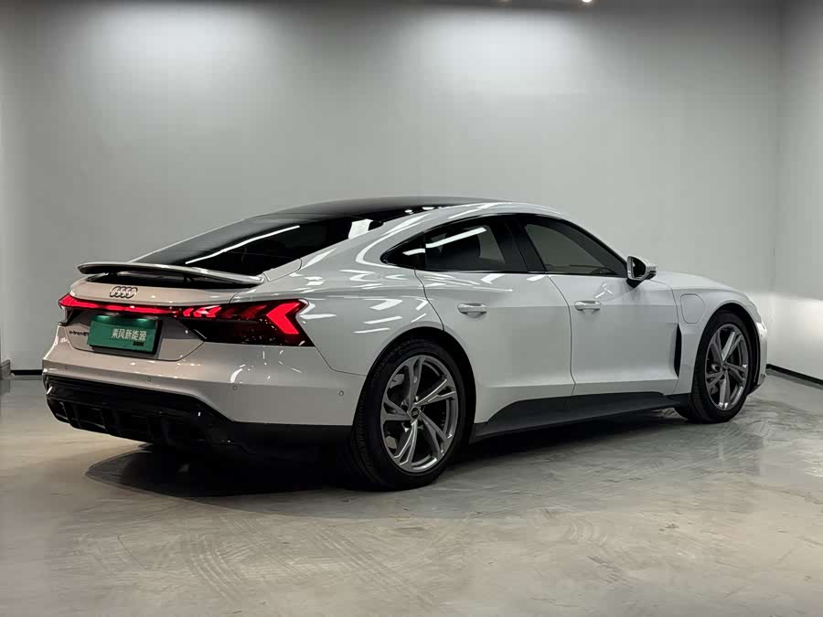 Audi e-tron GT 2024 image de voiture #23