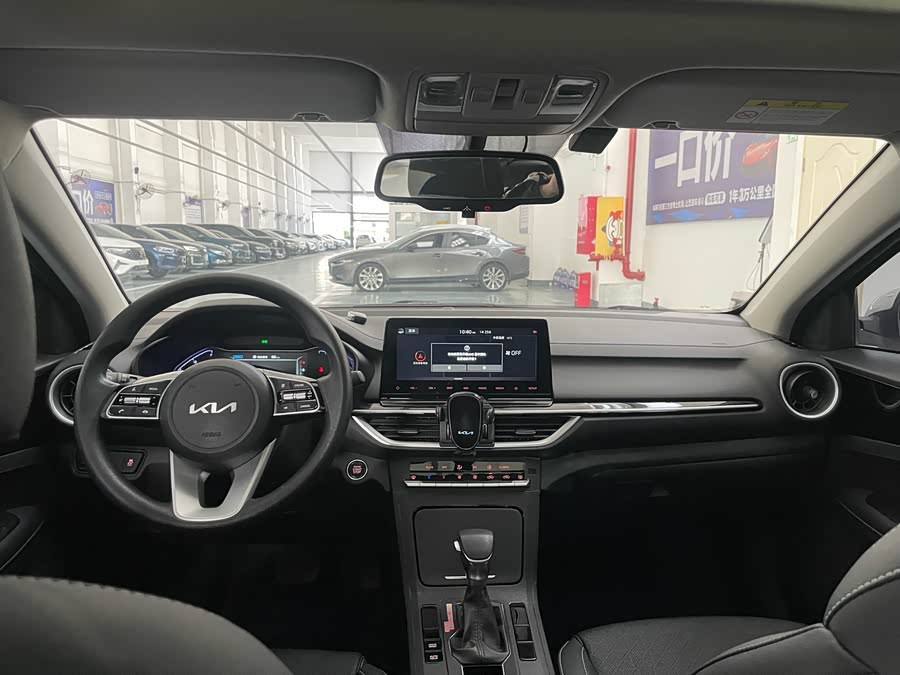 Kia K3 2022 car image #23