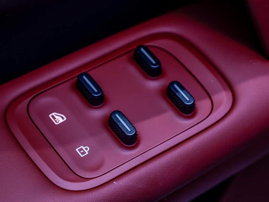 Avatr 06 2025 car image #23