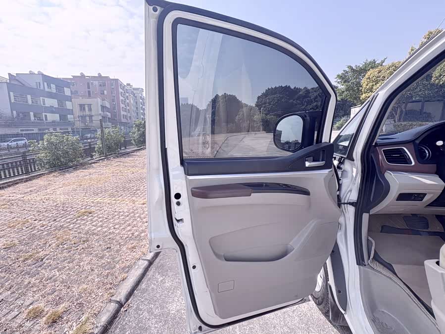 Forthing Lingzhi EV 2020 #23 Forthing Lingzhi EV 2020 car image #23