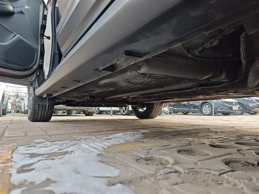 Forthing T5 2021 imagem de carro #23