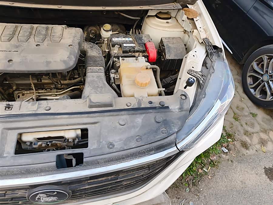 Forthing T5 2022 immagine di auto #23