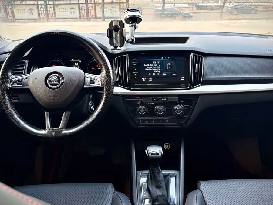 Skoda Kamiq 2022 imagem de carro #23