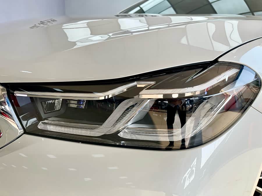 BMW 6 Series GT 2022 #23 BMW 6 Series GT 2022 car image #23