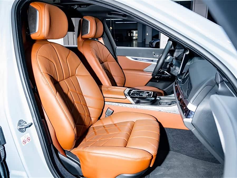 BMW i7 2025 car image #23