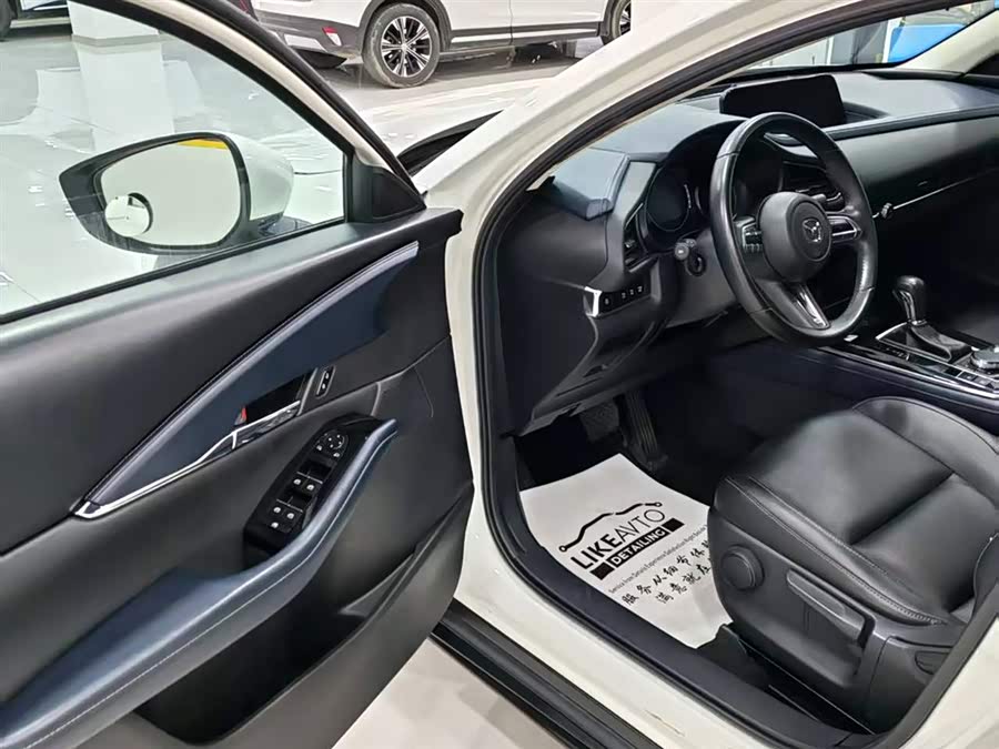 Mazda CX-30 2023 immagine di auto #23