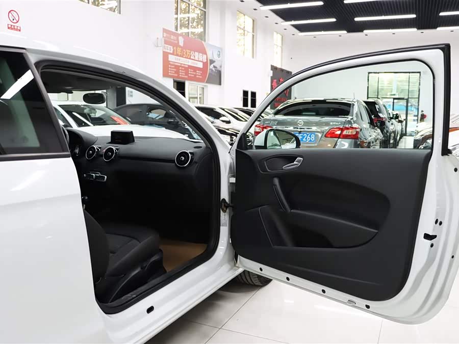 Audi A1 2011 car image #23