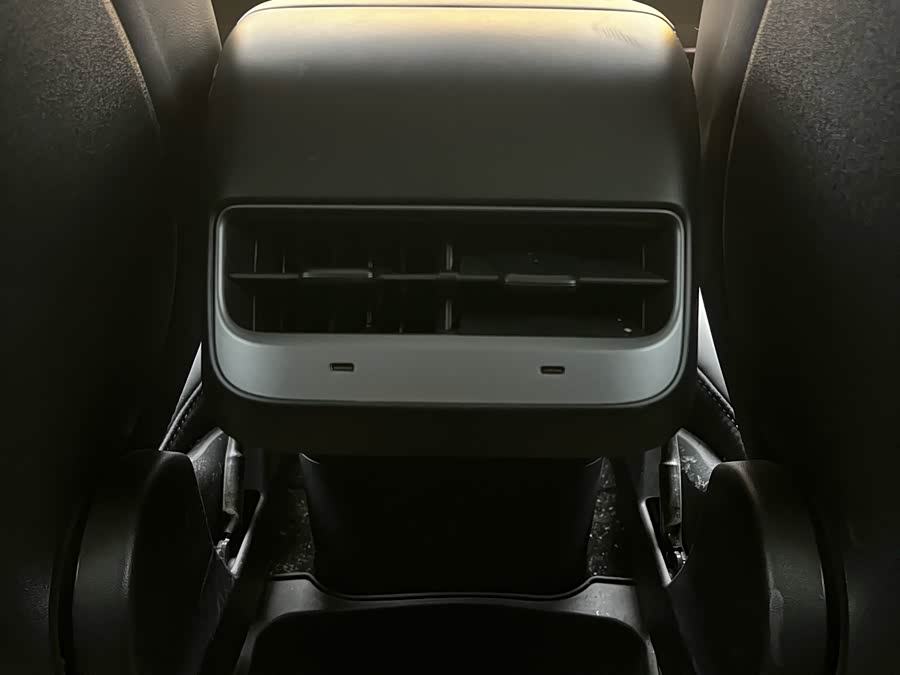 Tesla Model Y 2022 car image #23
